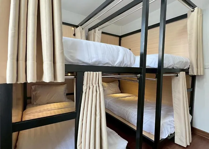 Ease At Sathorn And Coworking Space Auberge de jeunesse Bangkok