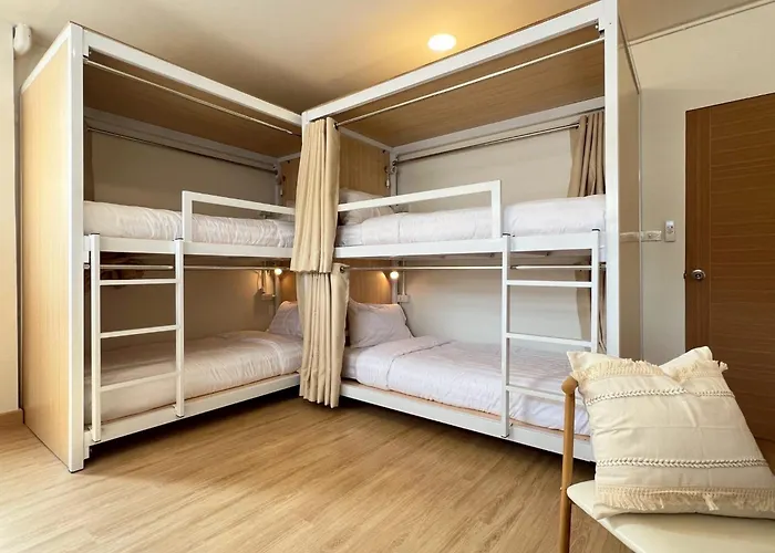 Ease At Sathorn And Coworking Space Auberge de jeunesse Bangkok